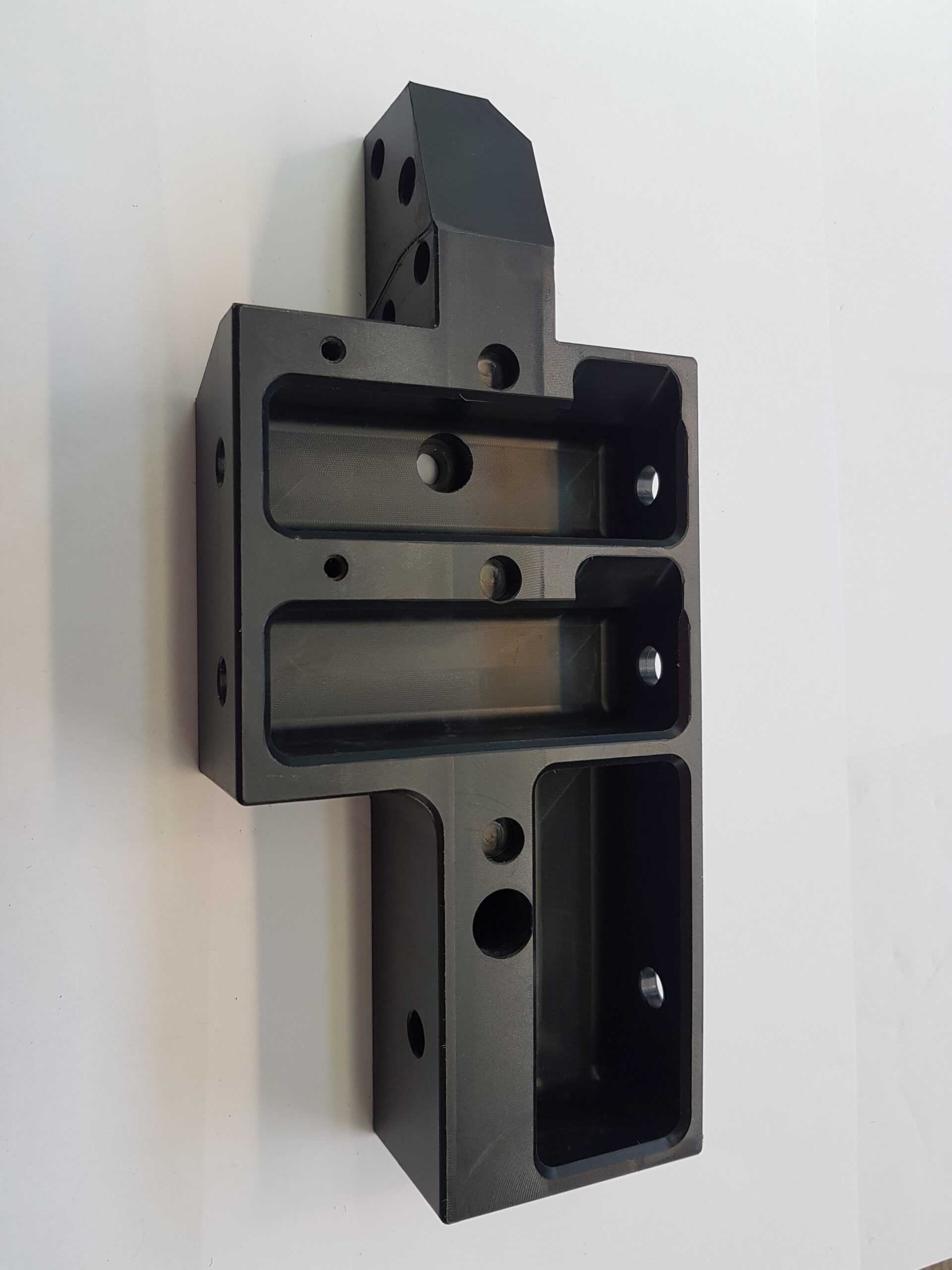 fresatura titanio inconel plastiche cnc 5assi (1)-min